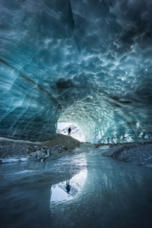 Eishöhlenerkundung in Zermatt, Wallis, Schweiz