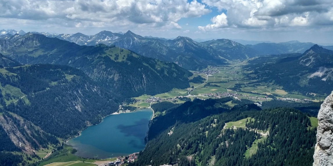 Blick von der "Roten Flüh" auf den Haldensee, Tannheim, Österreich, Alpen, Europa
